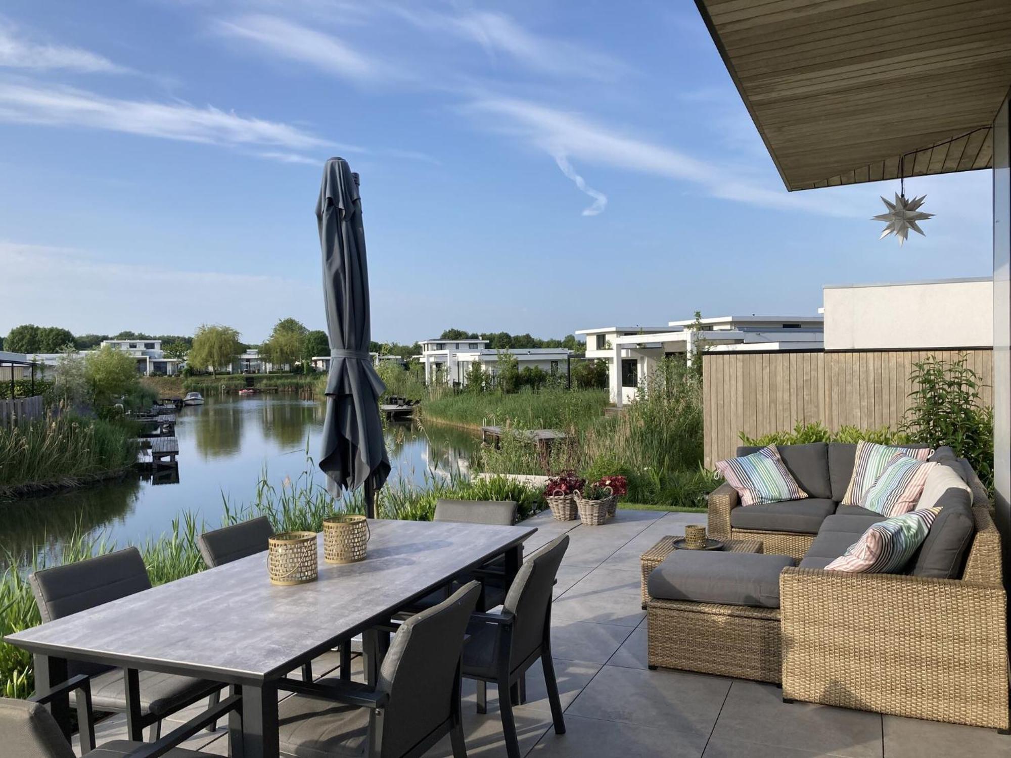 Family Villa With Garden And Jetty Zeewolde Eksteriør bilde
