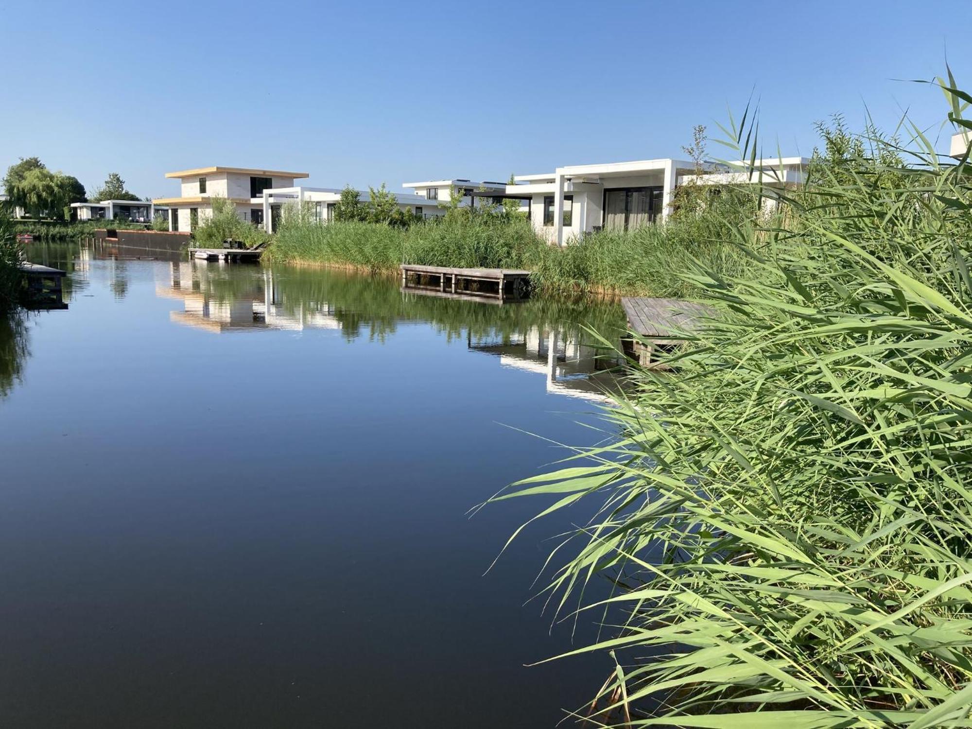 Family Villa With Garden And Jetty Zeewolde Eksteriør bilde